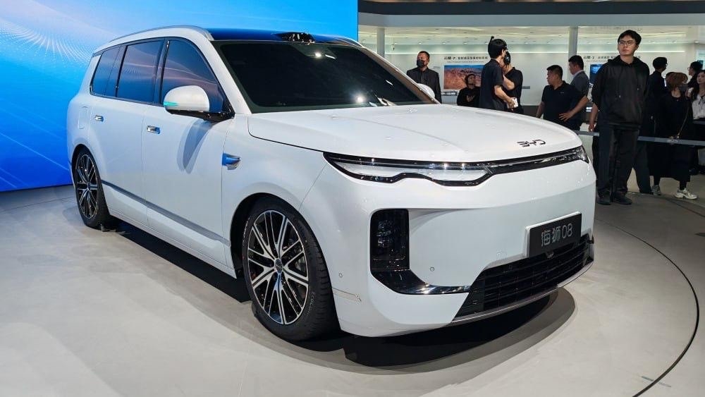 Электрический кроссовер BYD Sealion 08 официально представили на автосалоне в Пекине 2026 года.