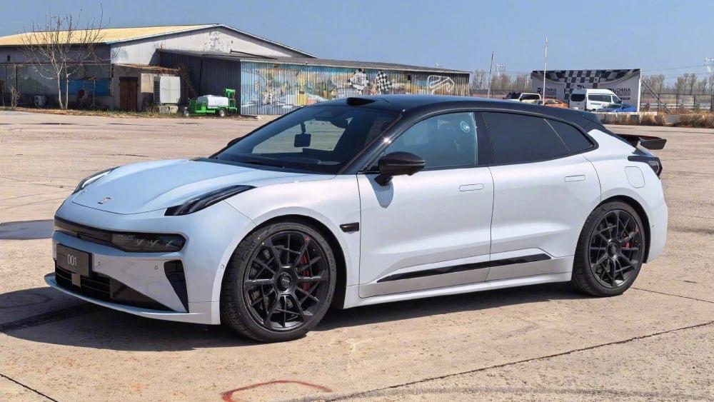 На китайском рынке состоялся дебют юбилейной спецверсии электрического лифтбэка Zeekr 001 — 5th Anniversary Edition.