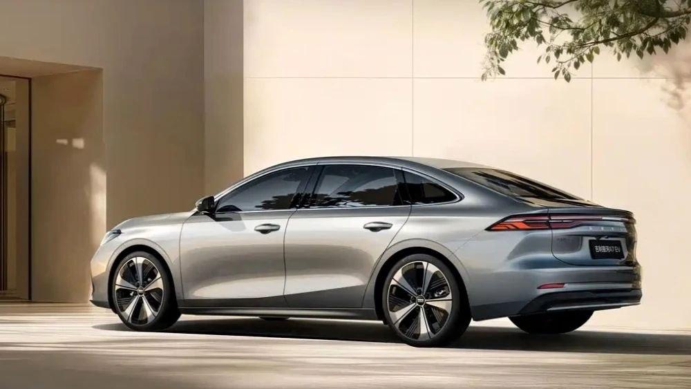 Новый электрический седан Galaxy A7 EV