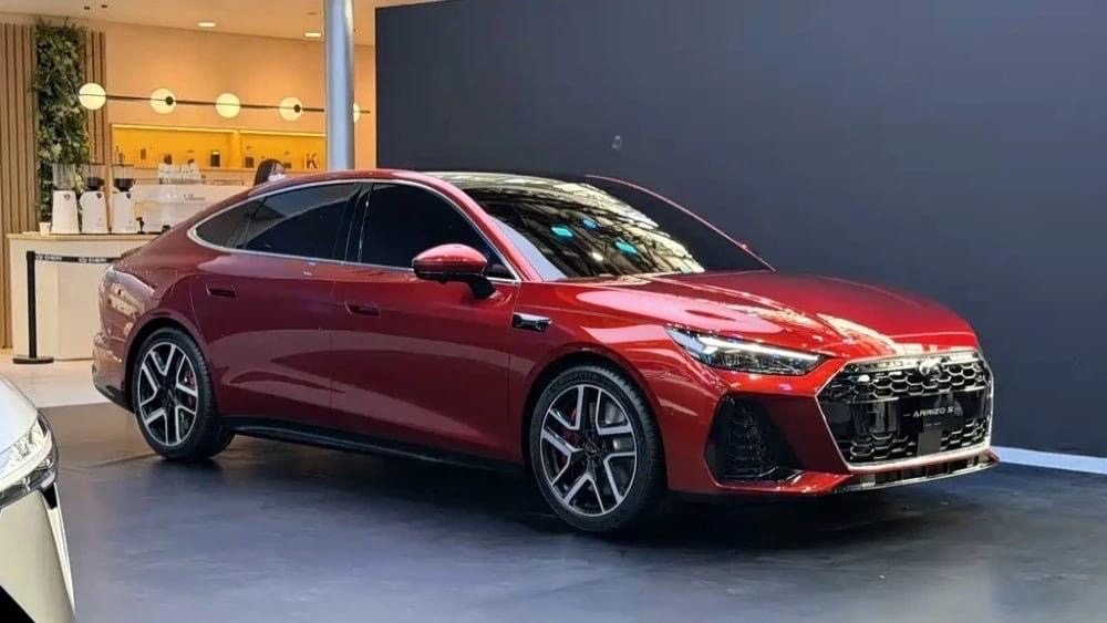 Напомнивший дизайном Audi A5 седан Chery Arrizo S представили в рамках автосалона в Пекине.