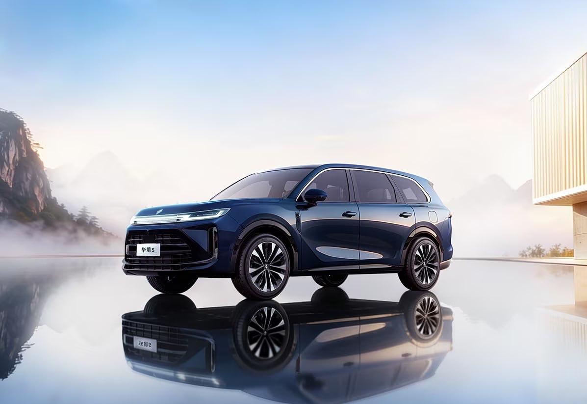 Baojun выпустил первый серийный кроссовер Huajing S