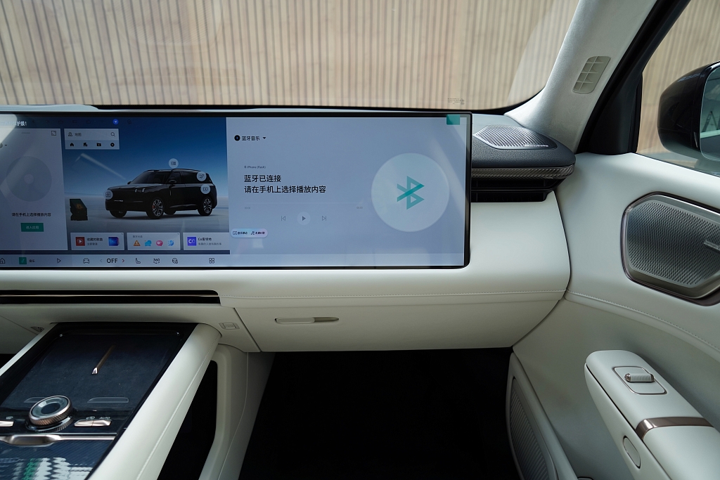 Lynk & Co 900