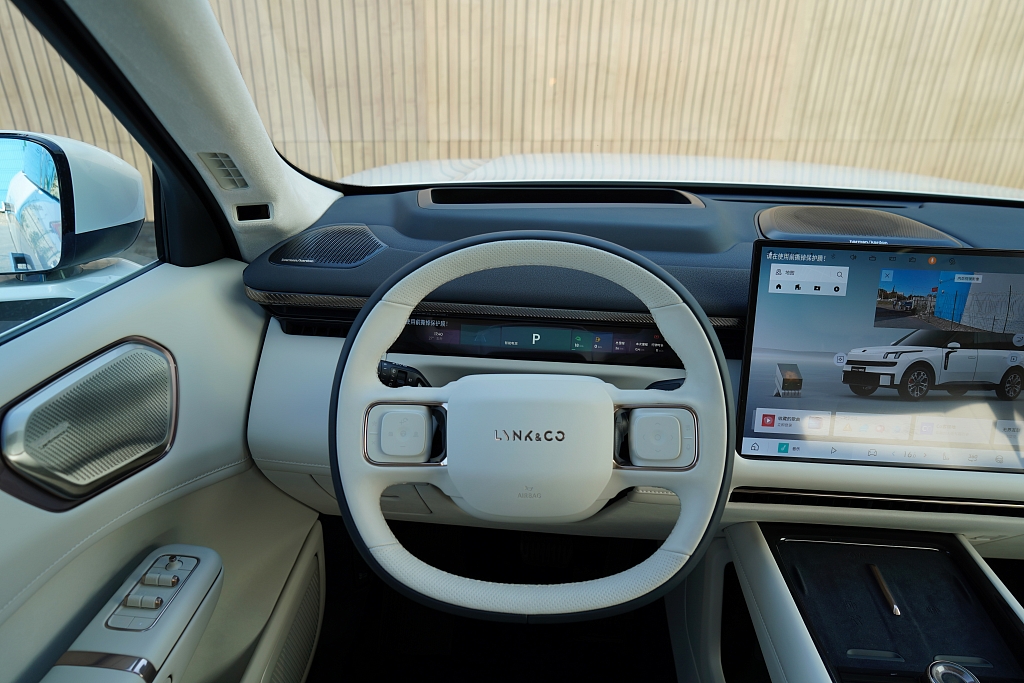 Lynk & Co 900