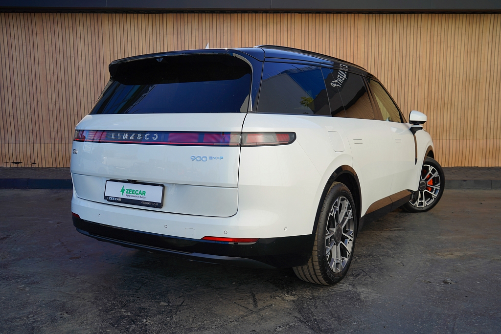 Lynk & Co 900