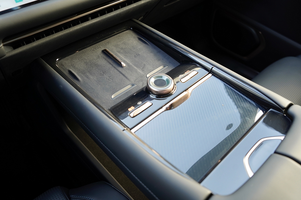 Lynk & Co 900
