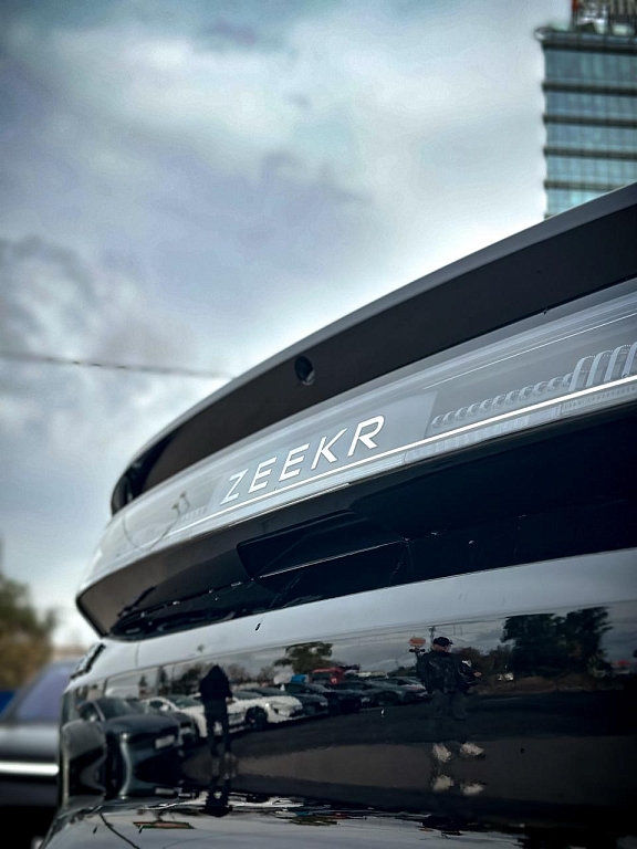 Zeekr 001