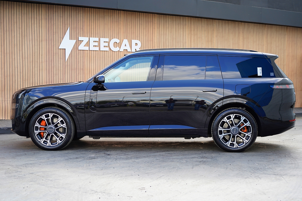 Lynk & Co 900