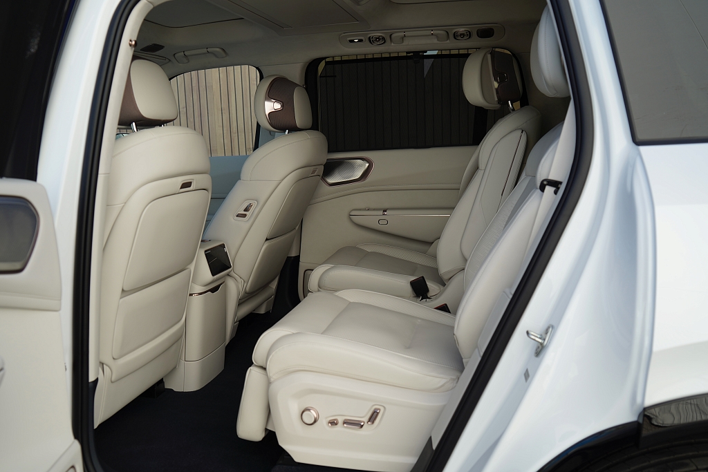 Lynk & Co 900