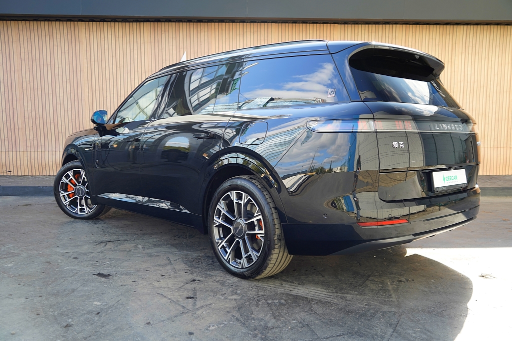 Lynk & Co 900