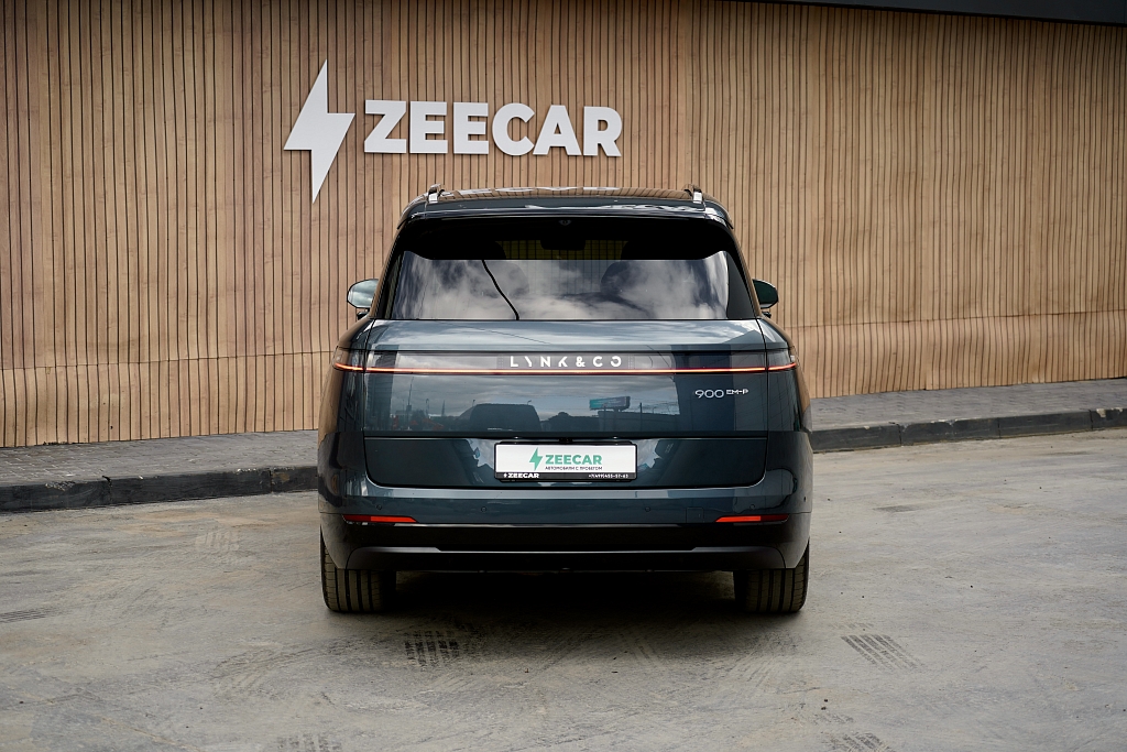 Lynk & Co 900