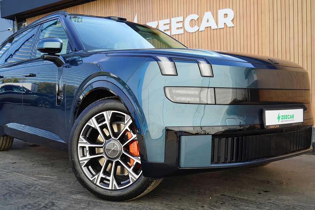 Lynk & Co 900