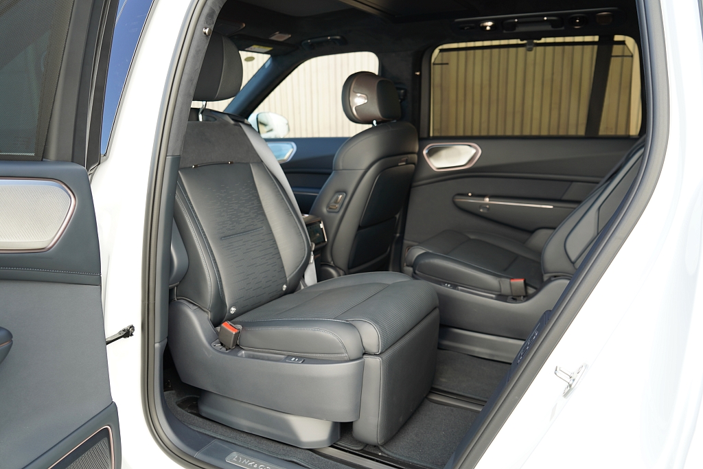 Lynk & Co 900