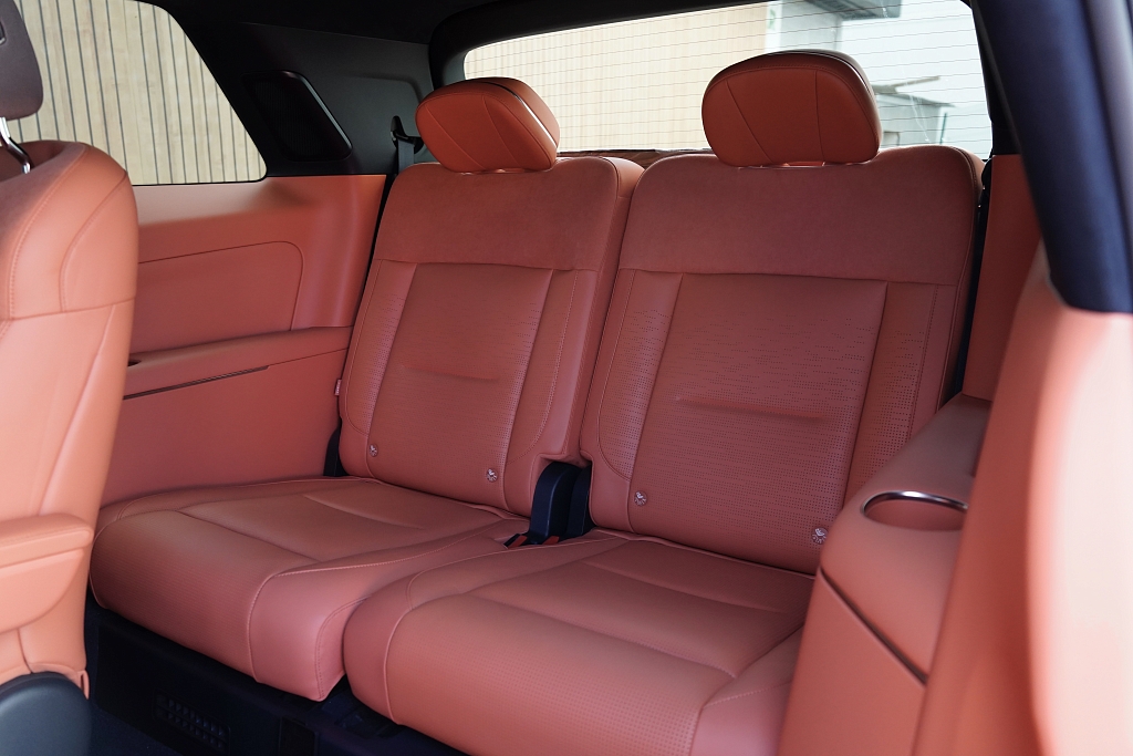 Lynk & Co 900