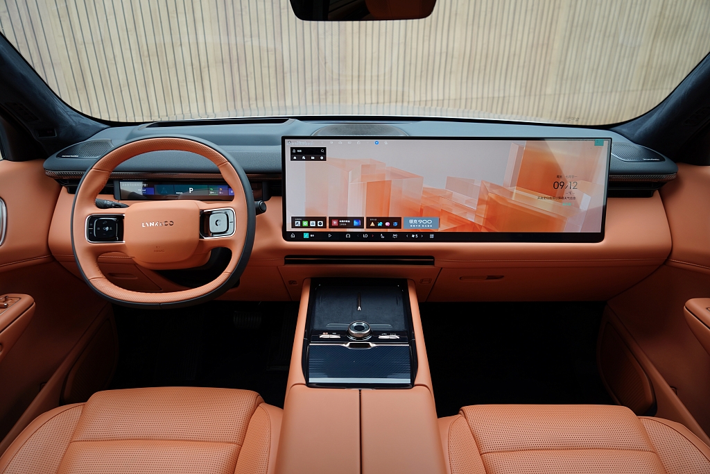 Lynk & Co 900