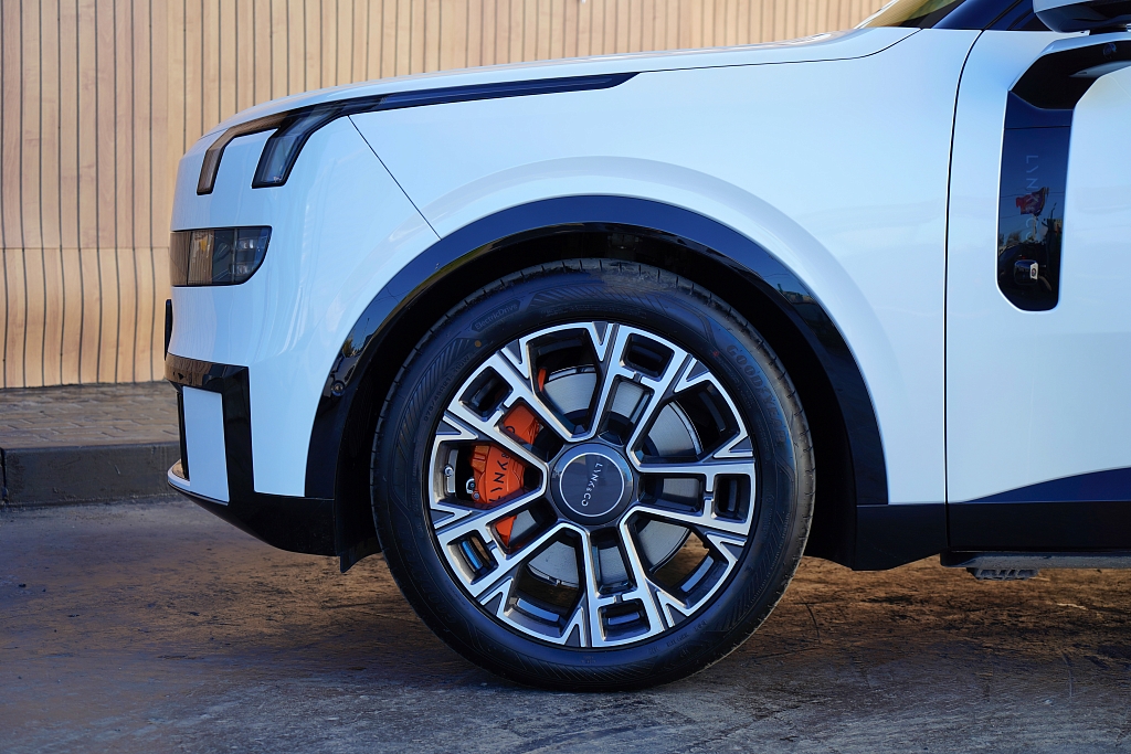 Lynk & Co 900