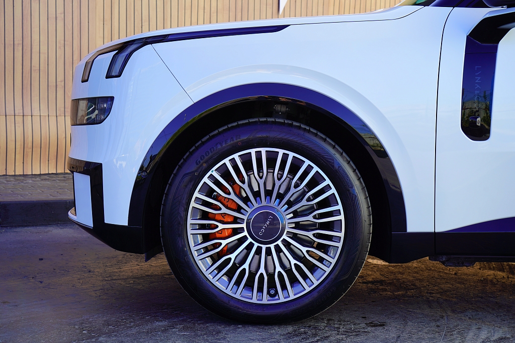 Lynk & Co 900