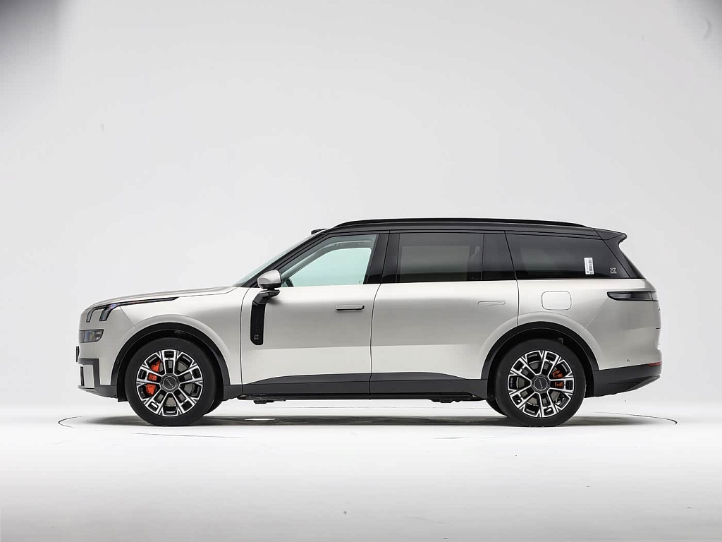 Lynk & Co 900 2.0 AT