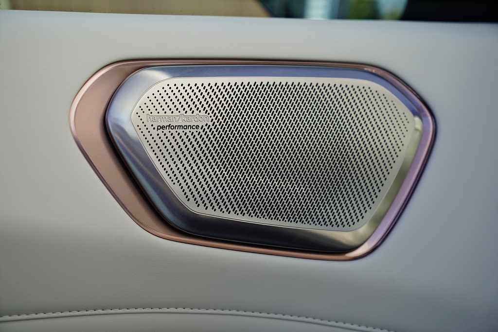 Lynk & Co 900