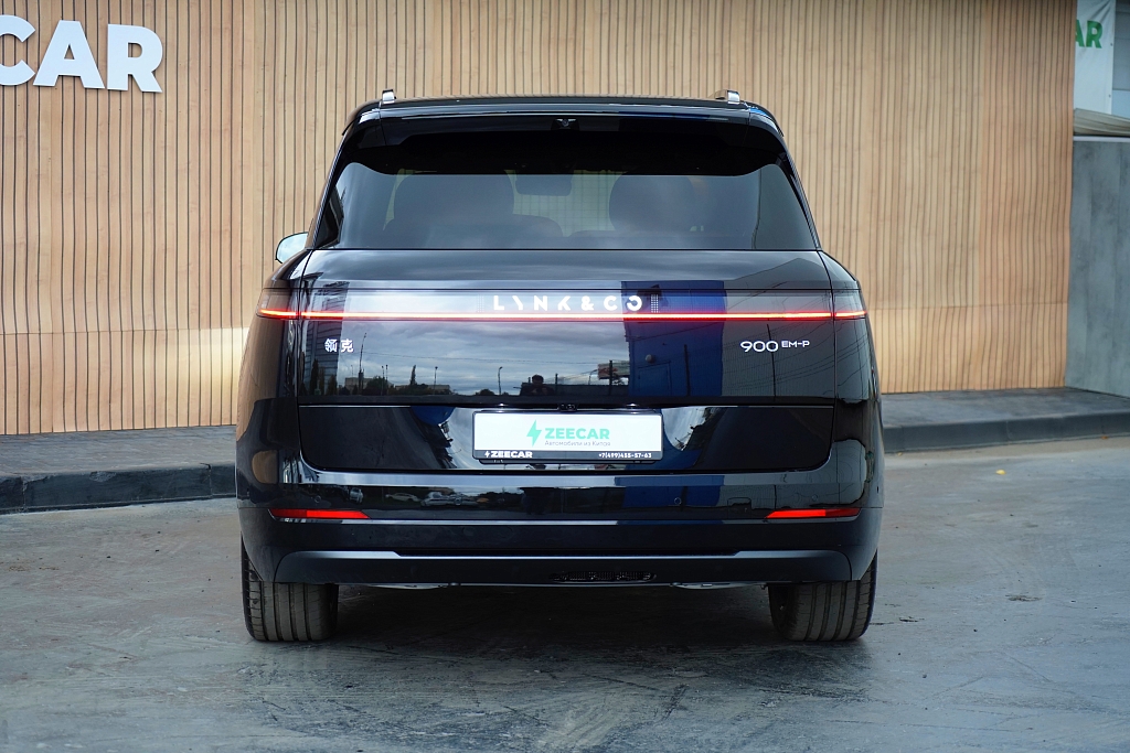 Lynk & Co 900