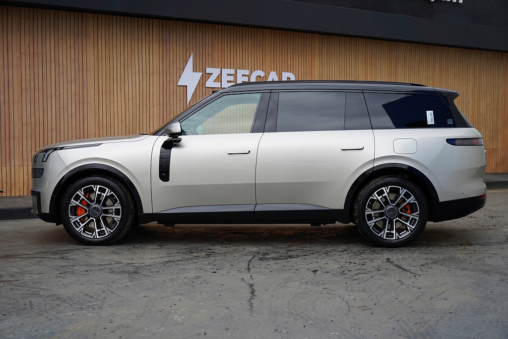 Lynk & Co 900