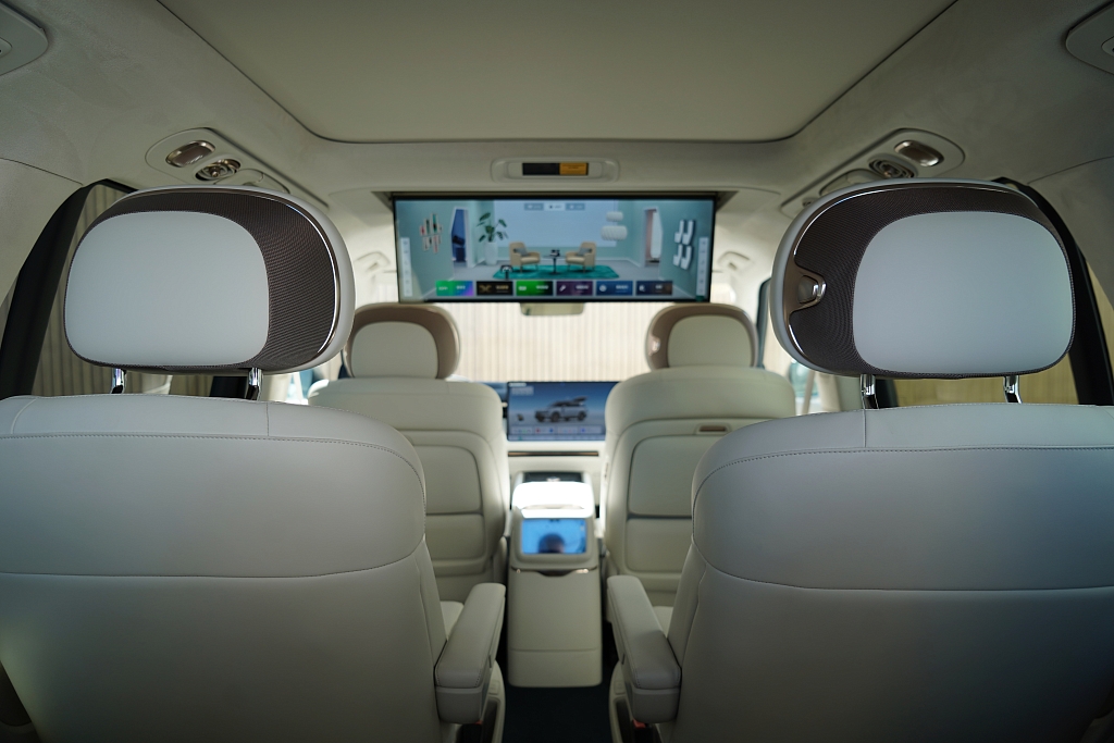Lynk & Co 900