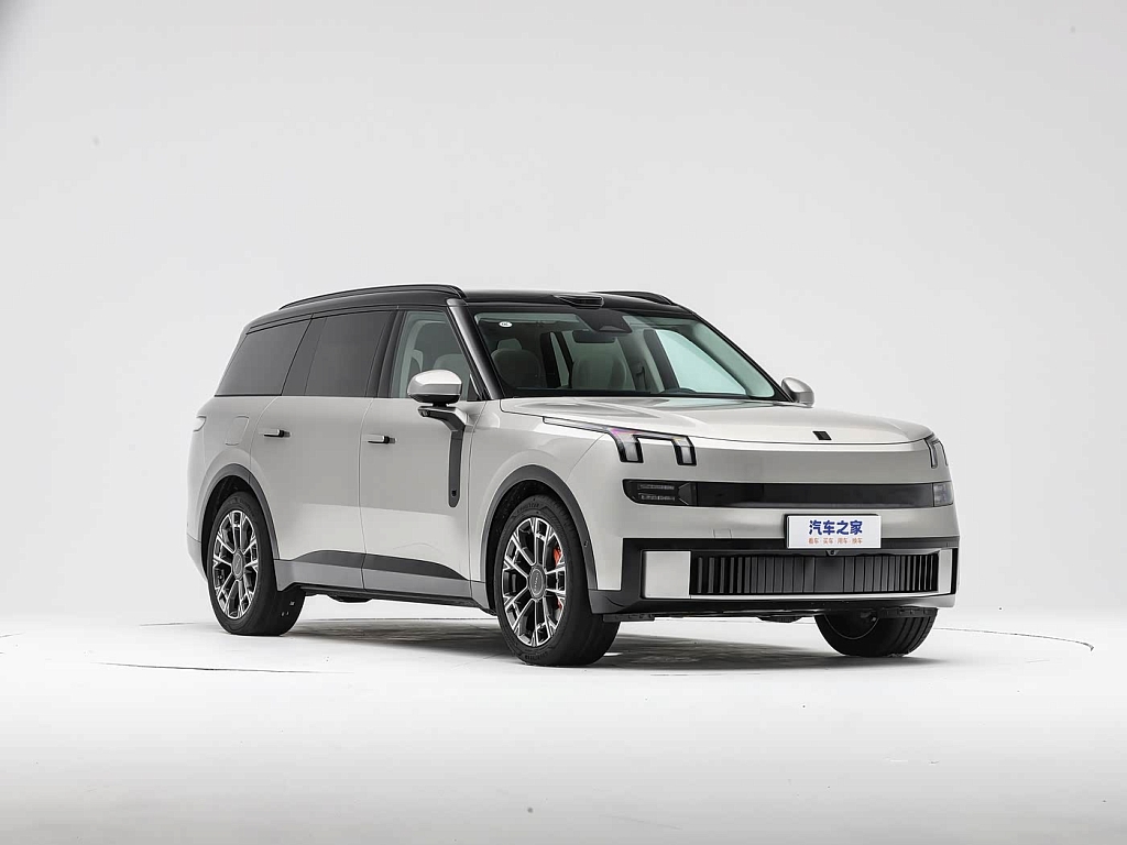 Lynk & Co 900 2.0 AT