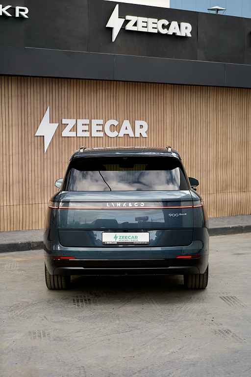 Lynk & Co 900