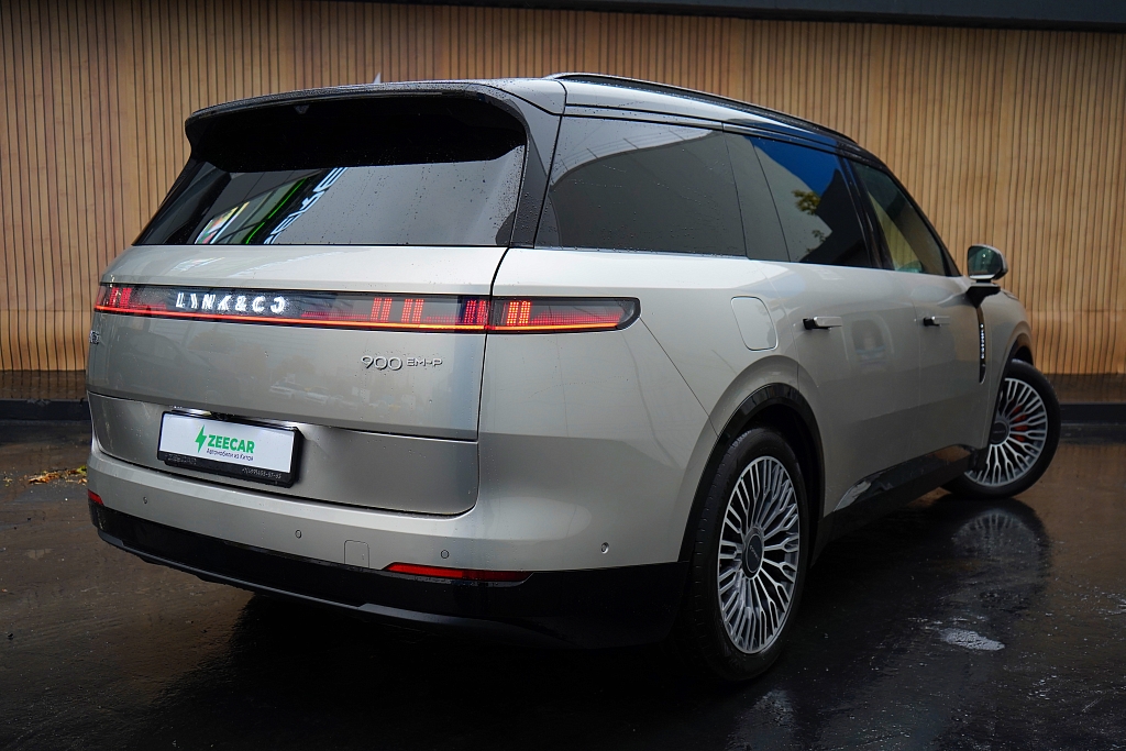 Lynk & Co 900