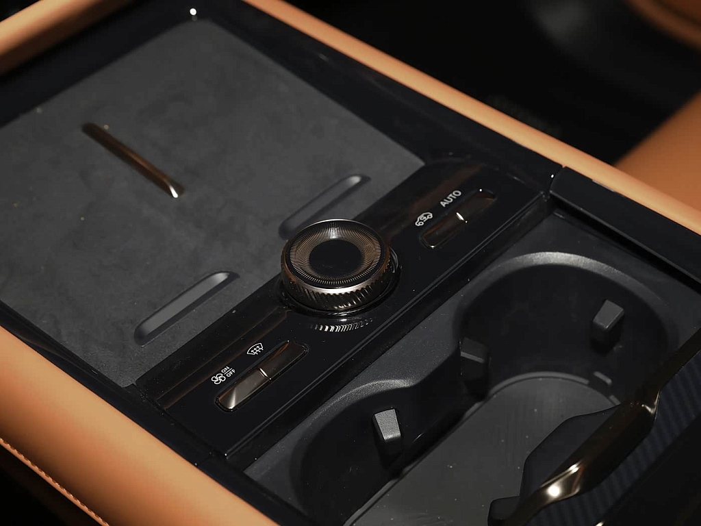 Lynk & Co 900 2.0 AT