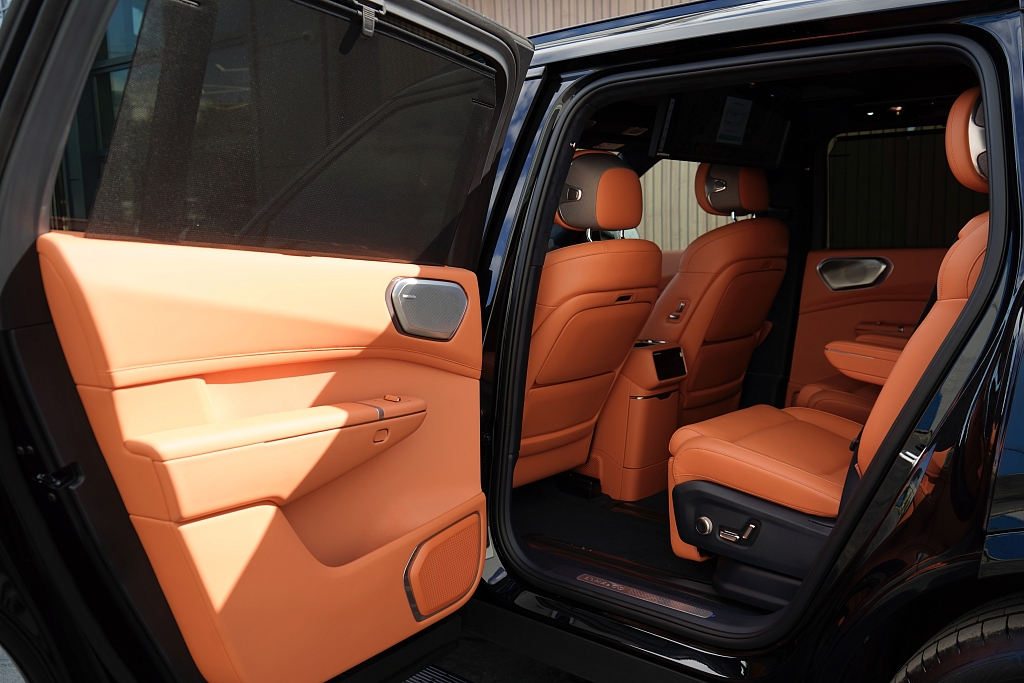 Lynk & Co 900