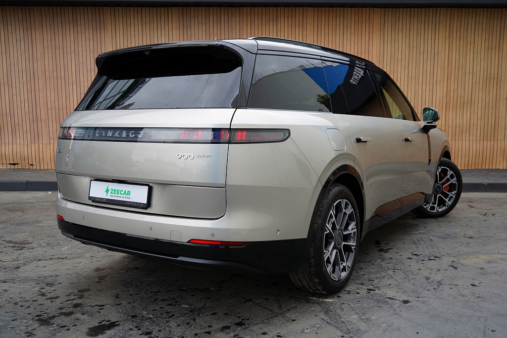 Lynk & Co 900