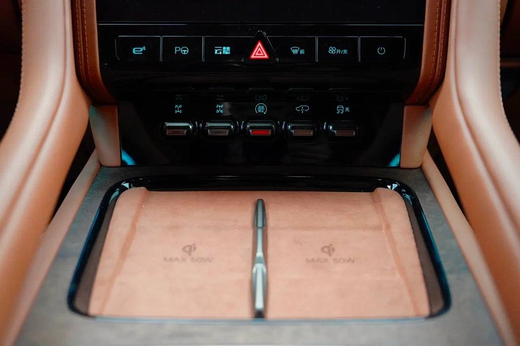  BYD Yangwang U8