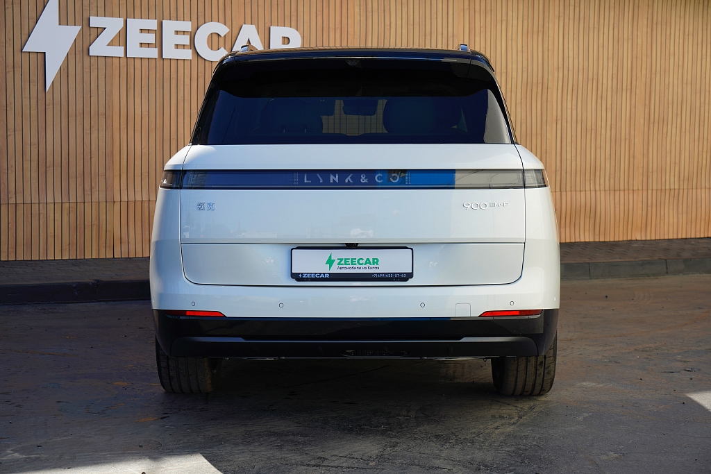 Lynk & Co 900