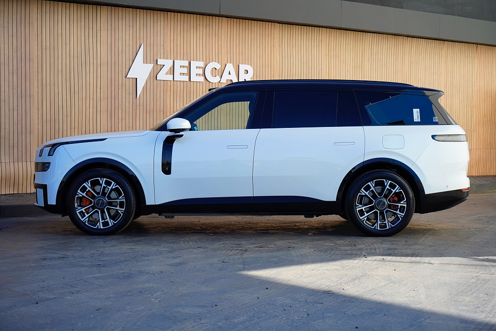 Lynk & Co 900