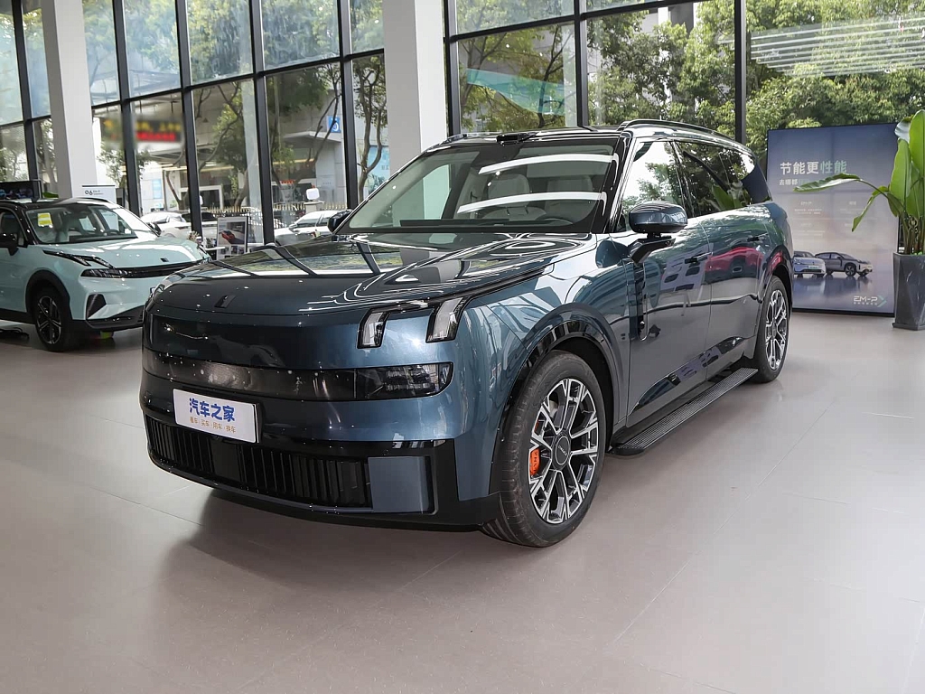 Lynk & Co 900 2.0 AT