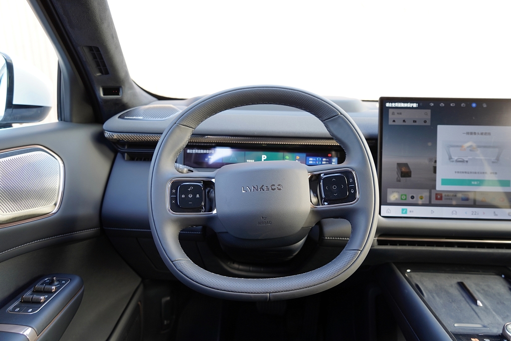 Lynk & Co 900