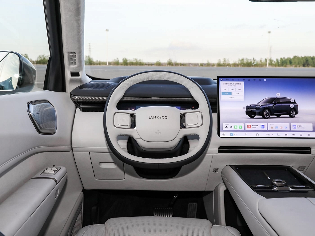 Lynk & Co 900