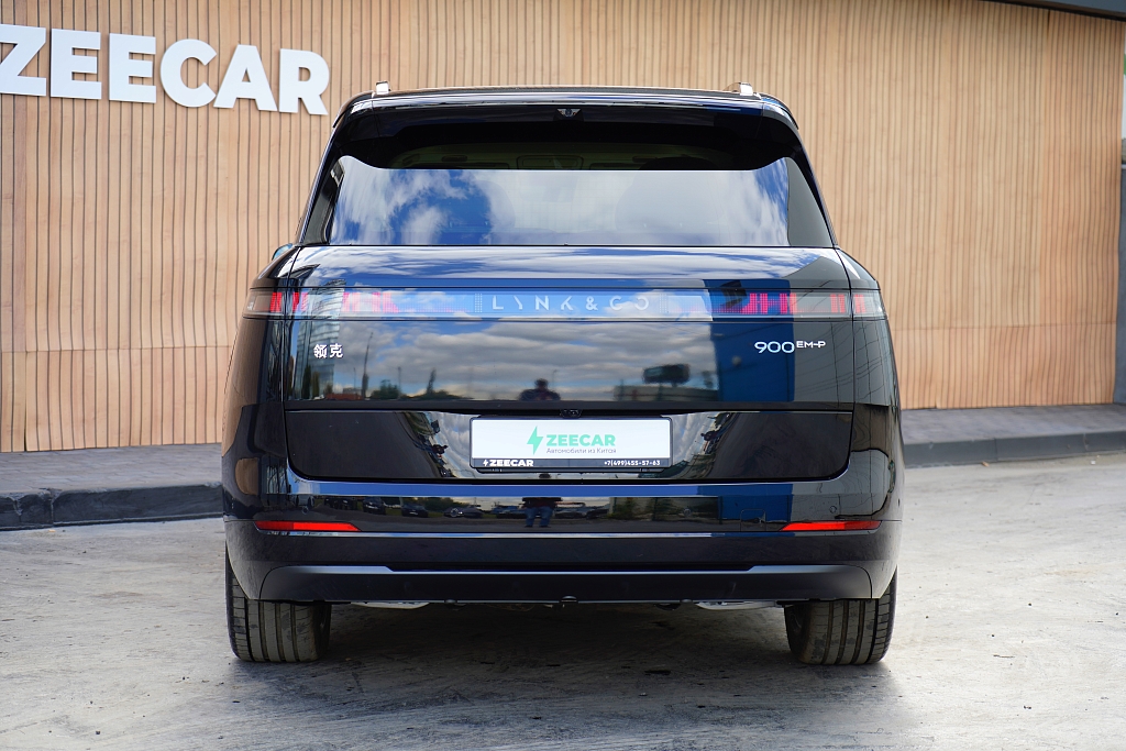 Lynk & Co 900