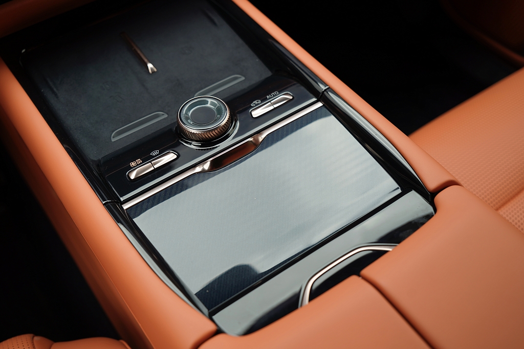 Lynk & Co 900