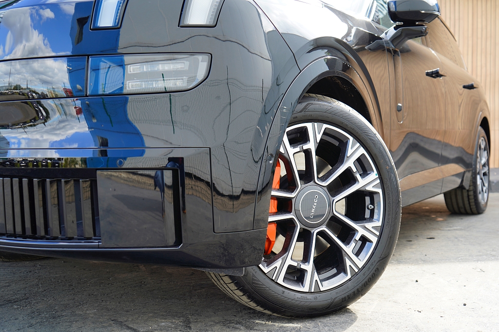 Lynk & Co 900