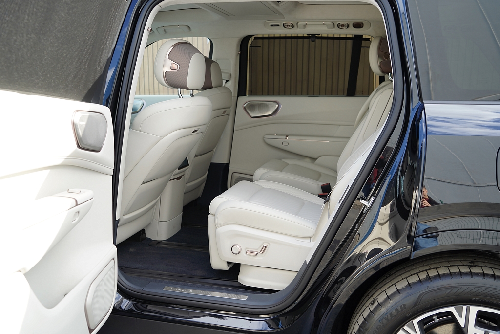 Lynk & Co 900