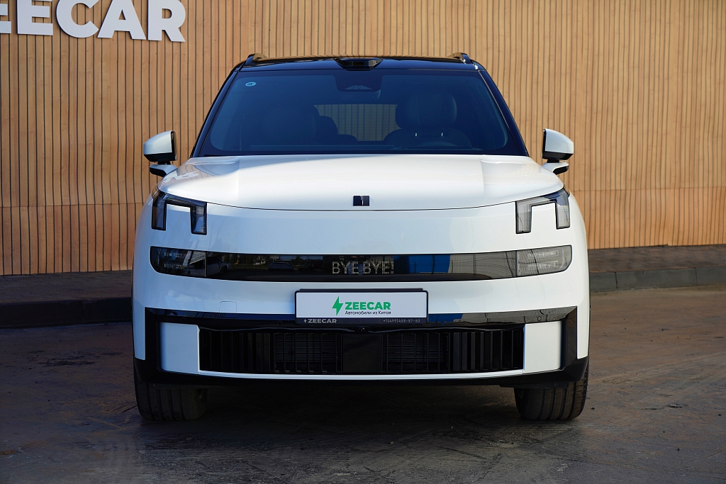 Lynk & Co 900