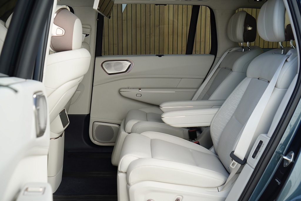 Lynk & Co 900