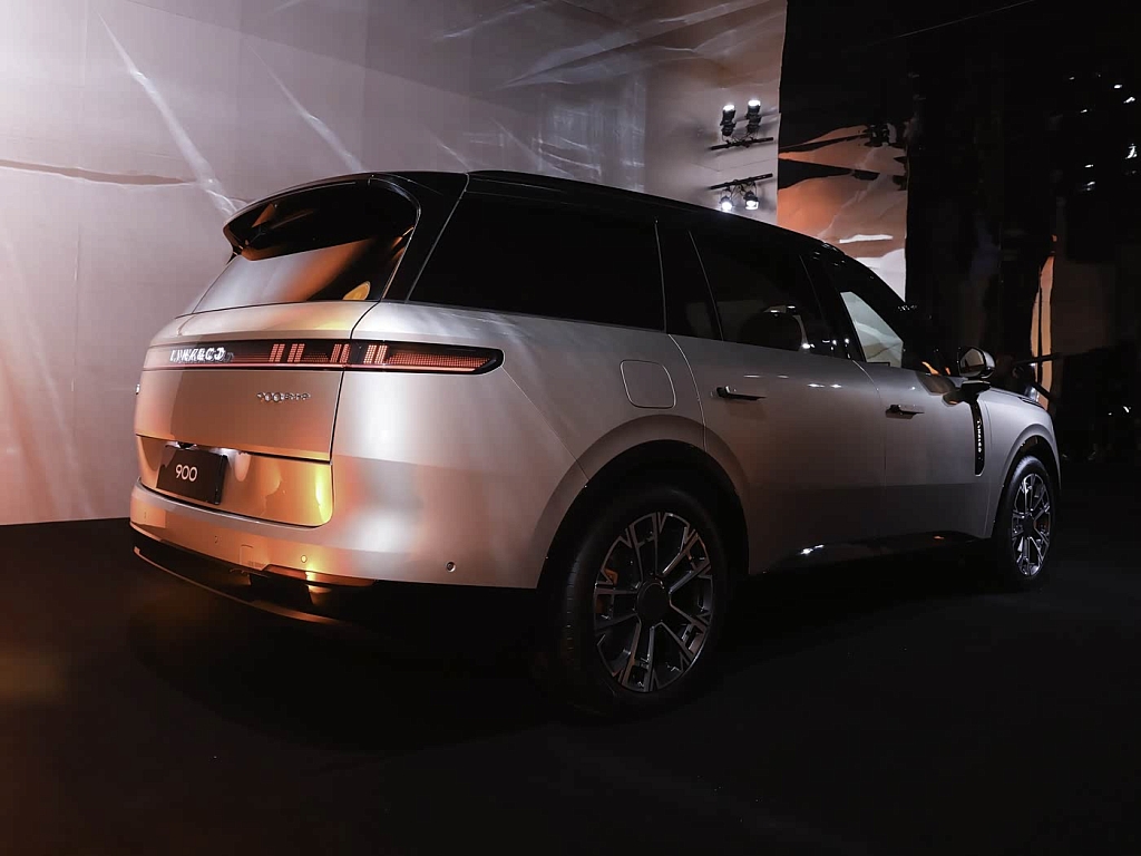 Lynk & Co 900 2.0 AT