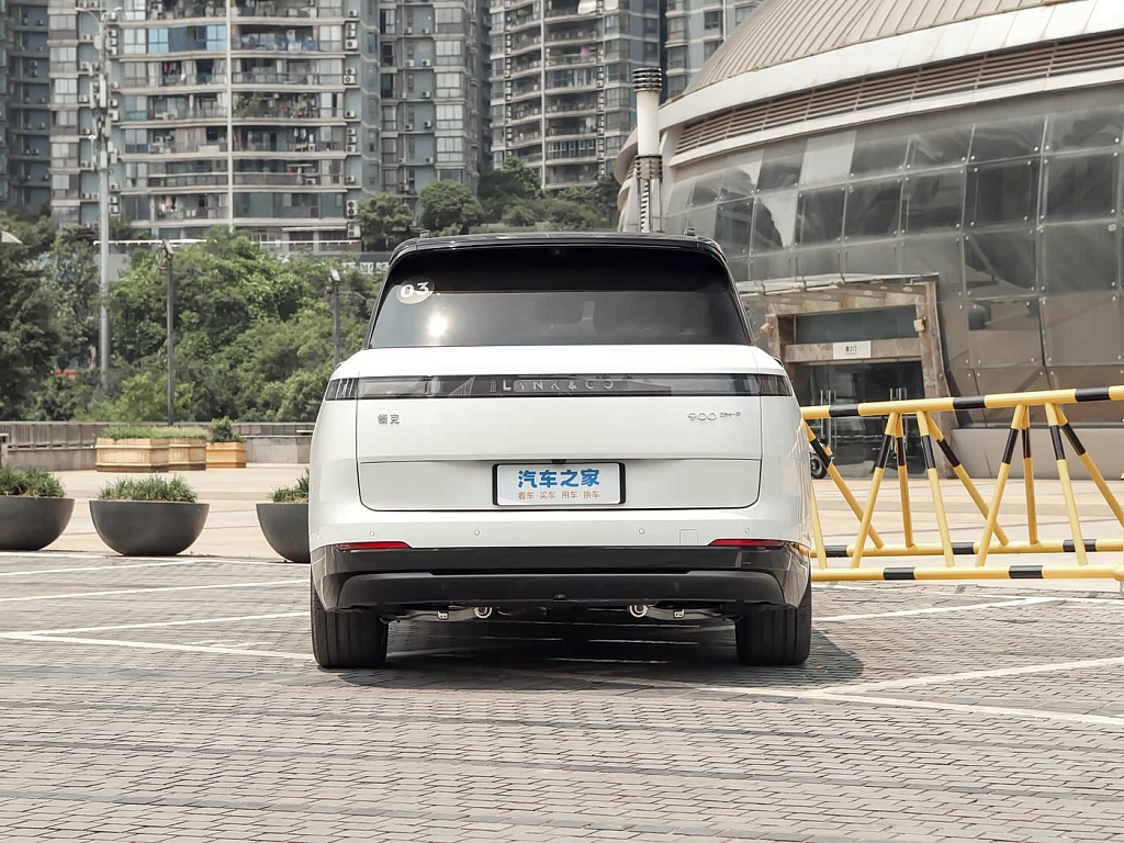 Lynk & Co 900