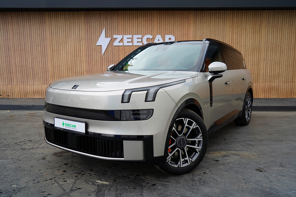 Lynk & Co 900