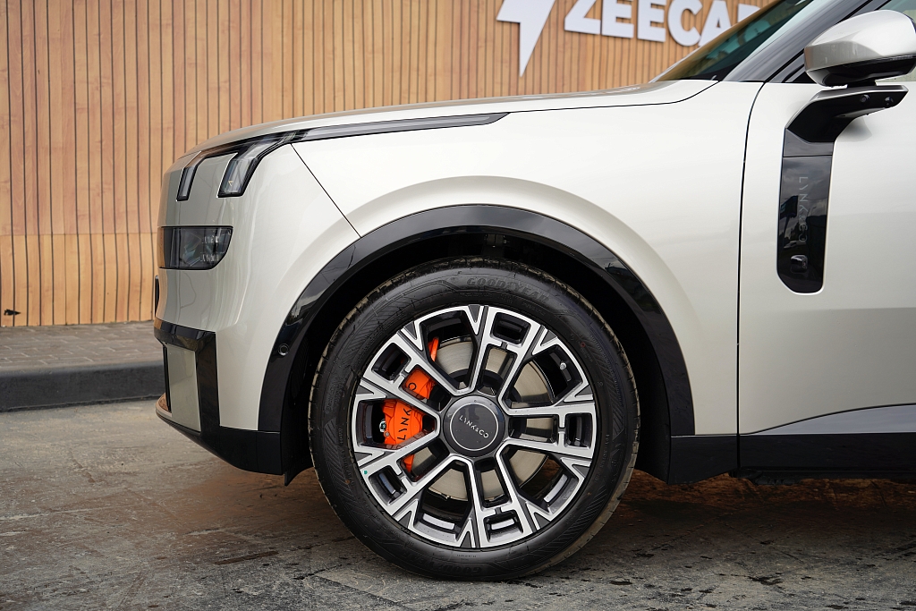 Lynk & Co 900