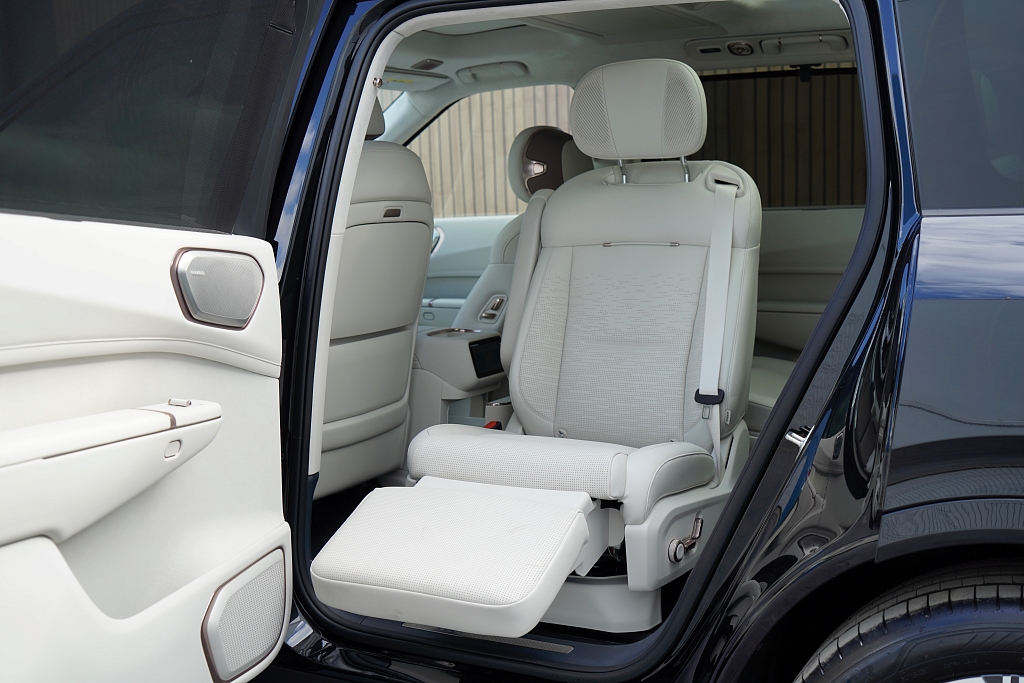 Lynk & Co 900