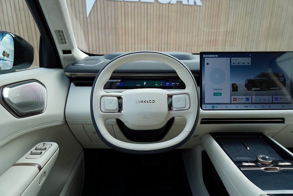 Lynk & Co 900