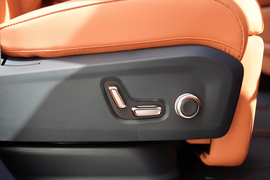 Lynk & Co 900